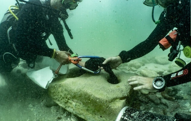 Read more about the article Underwater dig at Tel Dor uncovers ancient stone boat anchor from the Bronze Age
