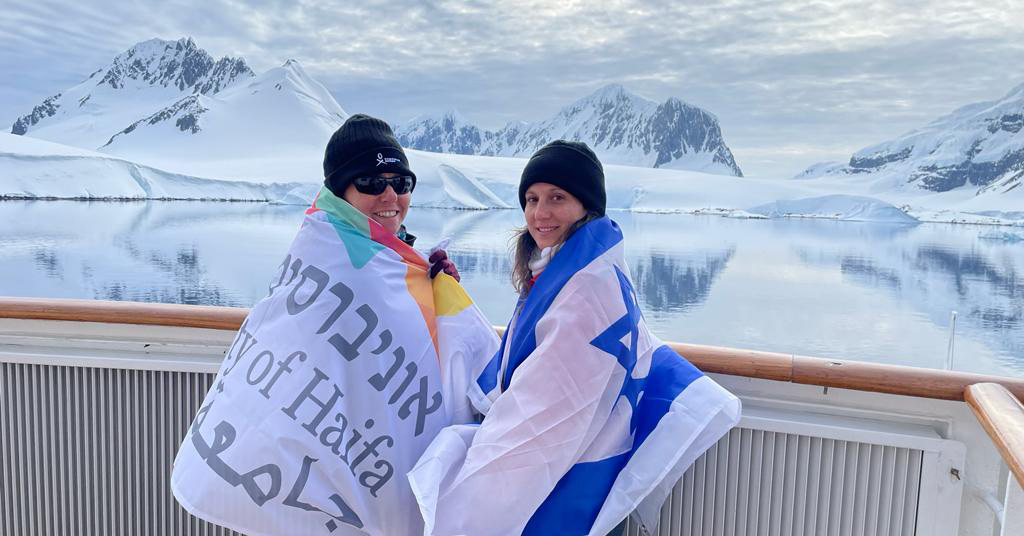 Read more about the article Marine researchers on remote Antarctic mission raise Israeli flag in Antarctica, and awareness for Israeli hostages